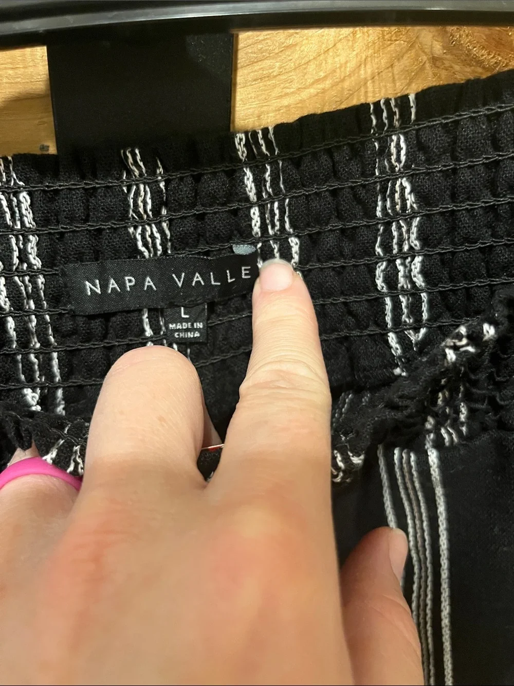 Napa Valley Black Striped Paperbag Shorts - Has Pockets. 55% Linen - Picture 2 of 9